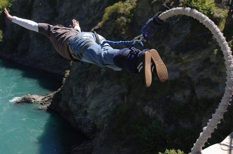 Bungy jumping Queenstown new Zealand
