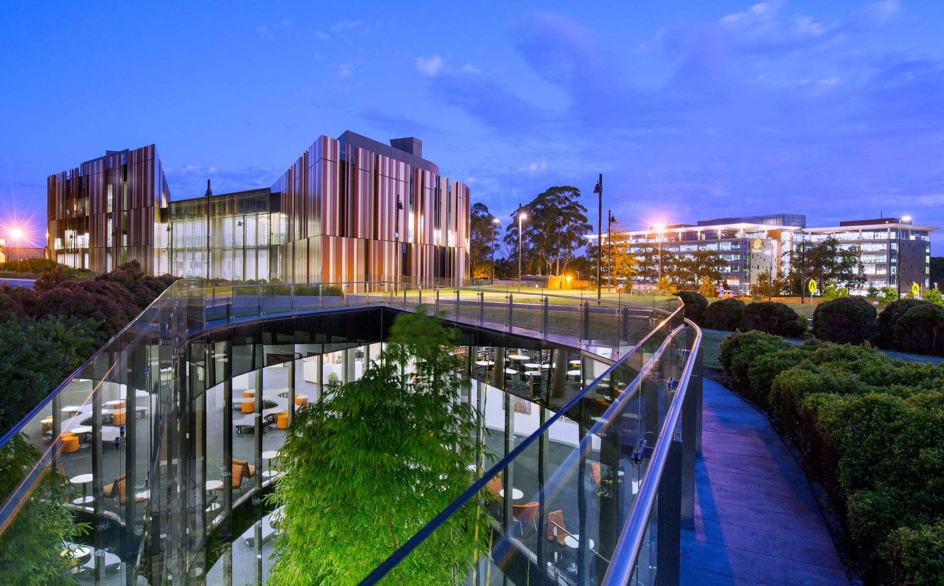 Macquarie University (MQ)